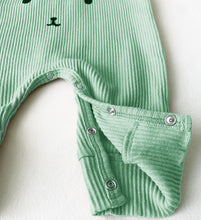 Cargar imagen en el visor de la galería, Peto Mint Bunny